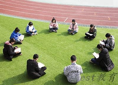 宜宾县高场职业中学有没有电子技术应用专业?