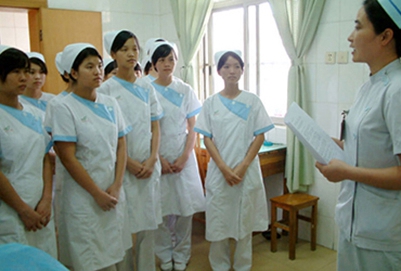 2025年如何报名成都地区的卫生学校