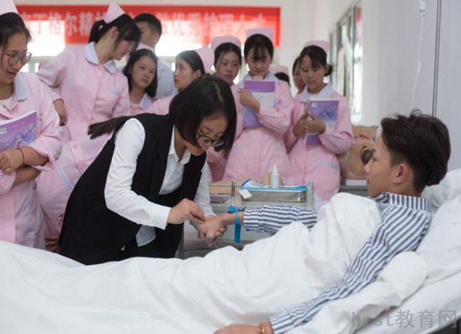 读成都卫校出来的就业前景怎么样呢